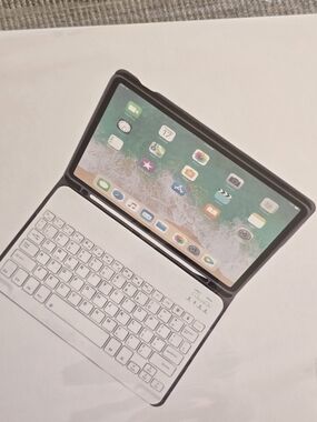 Bluetooth Keyboard Case for Tablet with Integrated Folio - Black